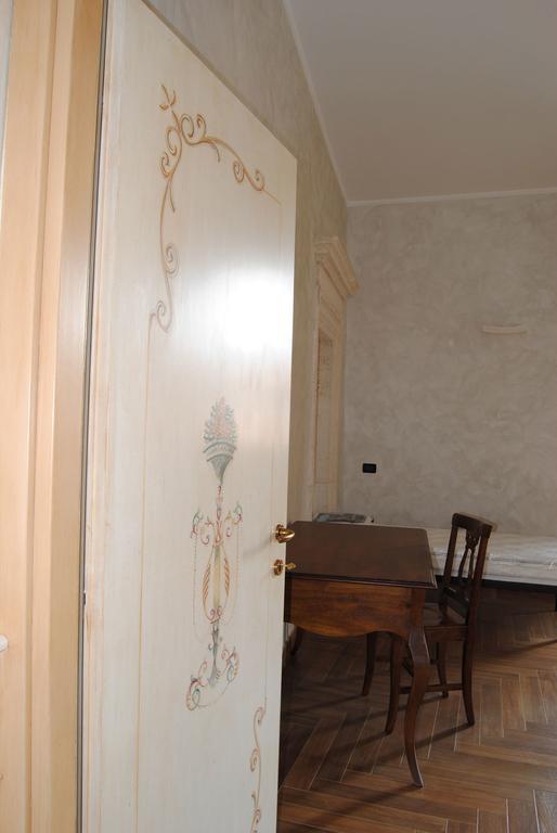 B&B Palazzo Cappa L'Aquila Bagian luar foto