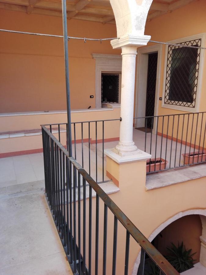 B&B Palazzo Cappa L'Aquila Bagian luar foto