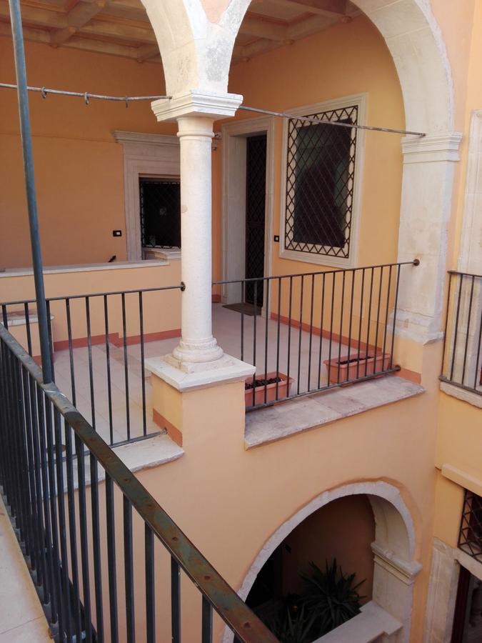 B&B Palazzo Cappa L'Aquila Bagian luar foto