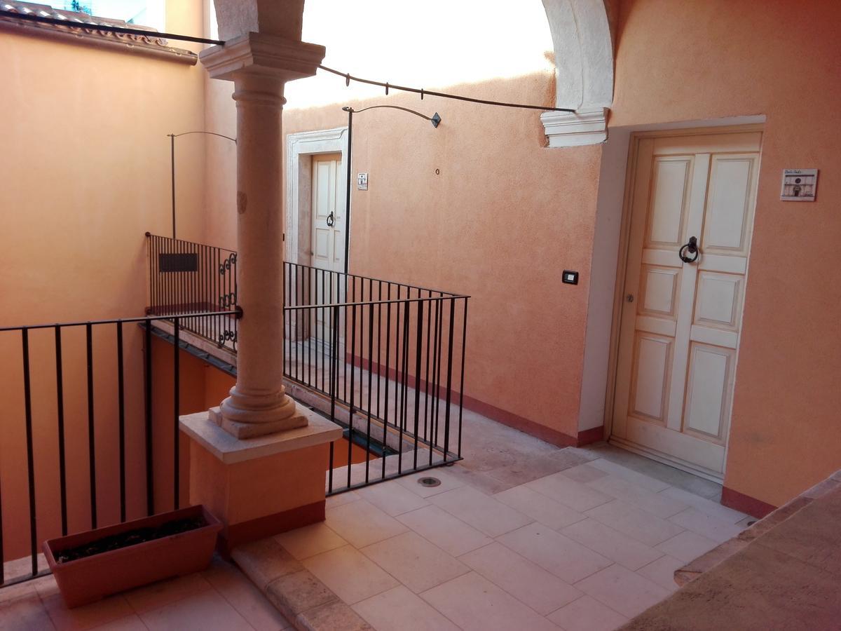 B&B Palazzo Cappa L'Aquila Bagian luar foto