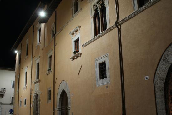 B&B Palazzo Cappa L'Aquila Bagian luar foto