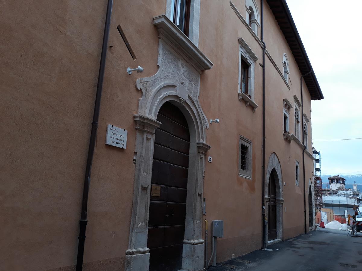 B&B Palazzo Cappa L'Aquila Bagian luar foto